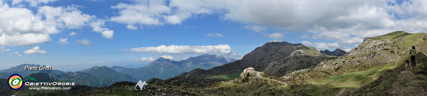 62 Panoramica con i Rif. Nicola e Cazzaniga, Resegone, Grigne, Zuccone Campelli e Cima di Piazzo.jpg